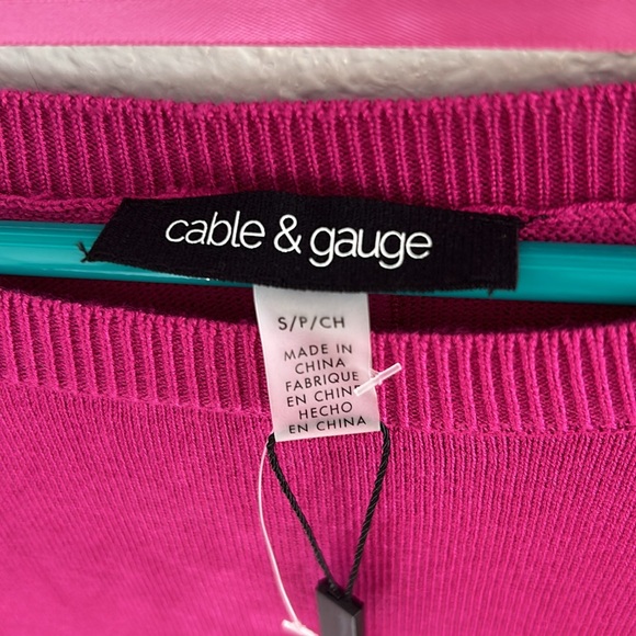 Cute/sexy, button back quarter sleeve sweater - Picture 8 of 9